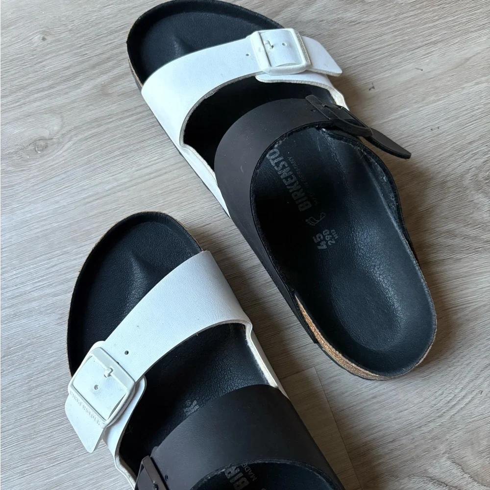NWOT Birkenstock Arizona Men's Black & White Sandals - SIZE 12